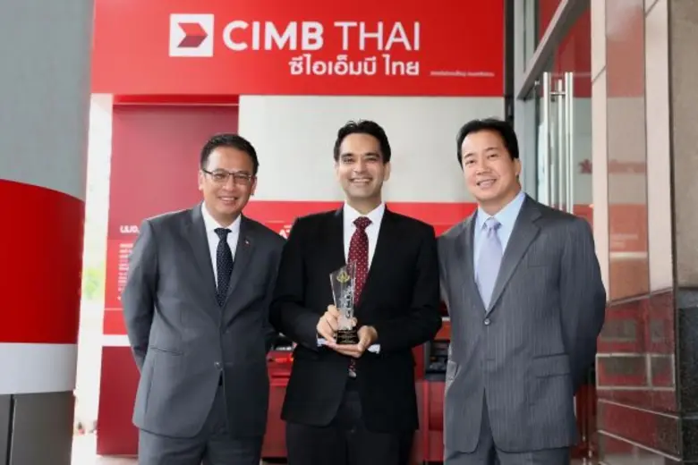 นายสุภัค ศิวะรักษ์ (ขวา) กรรมการผู้จัดการ...