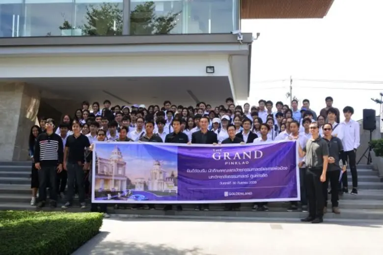 คุณวิรัชต์ มั่นเจริญพร รองกรรมการผู้จัดกา...