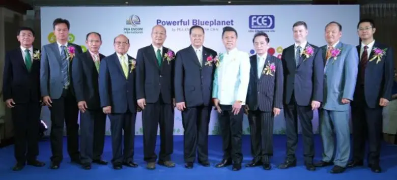 นายพัลลภ ภิญโญวิวัฒน์ (ที่ 5 จากซ้าย) รัก...