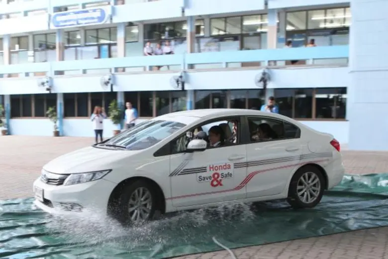 "ฮอนด้า" จับมือ "TRS 99.5" และ "สำนักงานคณะกรรมการการอาชีวศึกษา" จัดกิจกรรม "TRS 99.5 เครือข่ายจราจรอุ่นใจ ขับขี่ปลอดภัยกับฮอนด้า” ให้นักศึกษาอาชีวะ