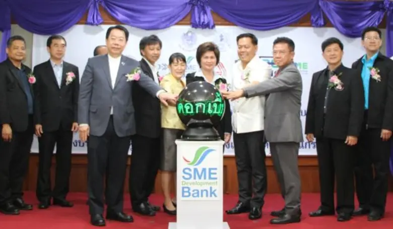 นางพรรณขนิตตา บุญครอง ประธานบริหาร และ นา...