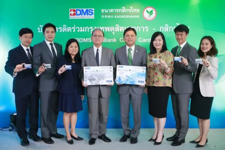 นายปรีดี ดาวฉาย (ที่ 5 จากซ้าย) กรรมการผู...