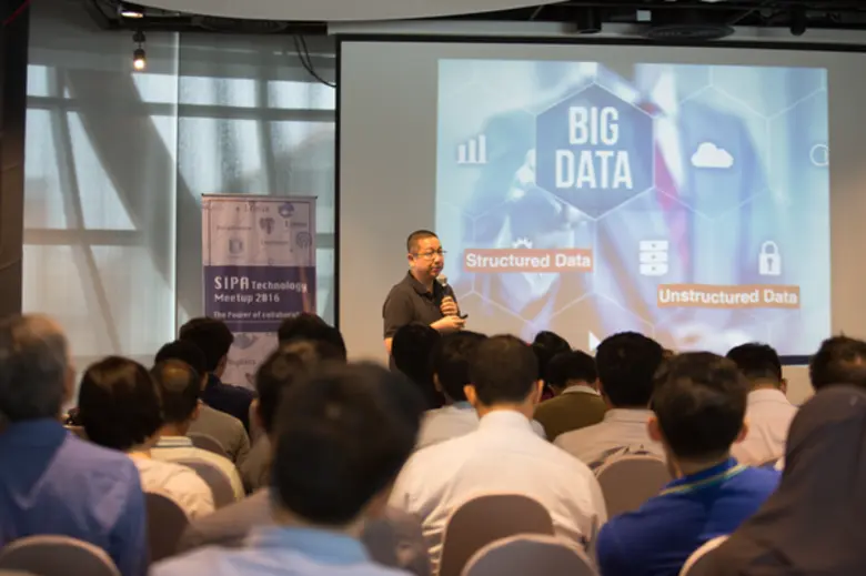 SIPA Tech Meetup #7 : Machine Learning and the Wisdom from Data