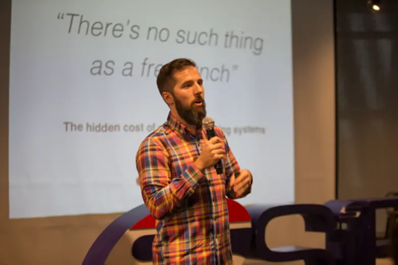 SIPA Tech Meetup #7 : Machine Learning and the Wisdom from Data