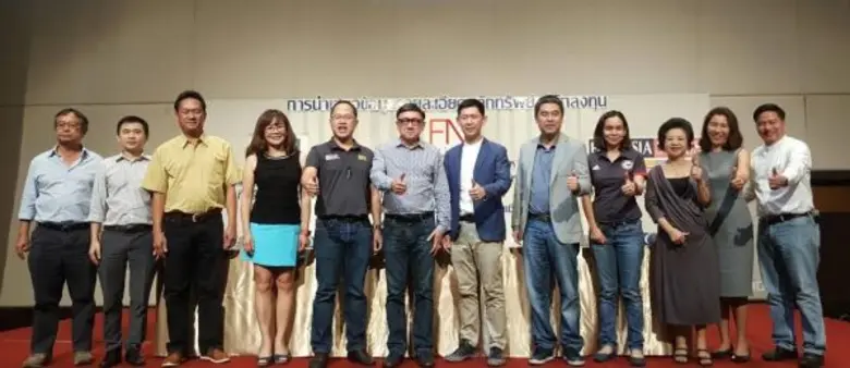 นายปรีชา ส่งวัฒนา (ที่6จากซ้าย) ประธานกรร...