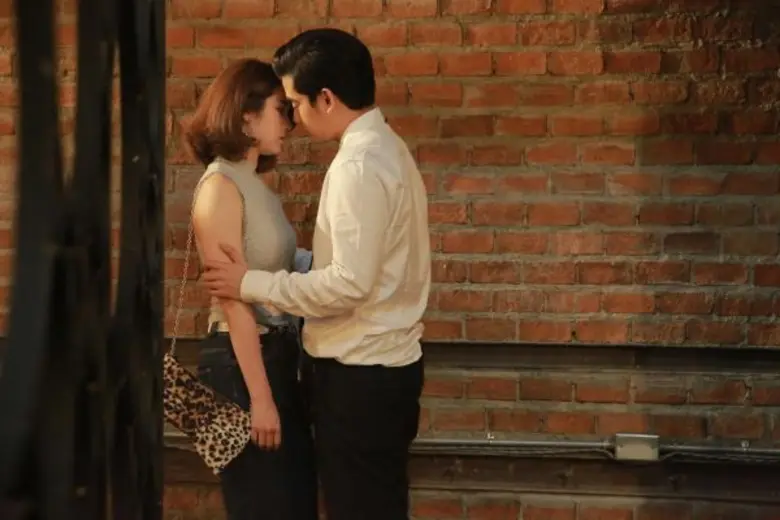 'ไต้ฝุ่น’ ฟิวส์ขาด!! ต่อย 'ฌอห์ณ’ ร่วง!! เหตุ!! หึง 'แป้งโกะ’