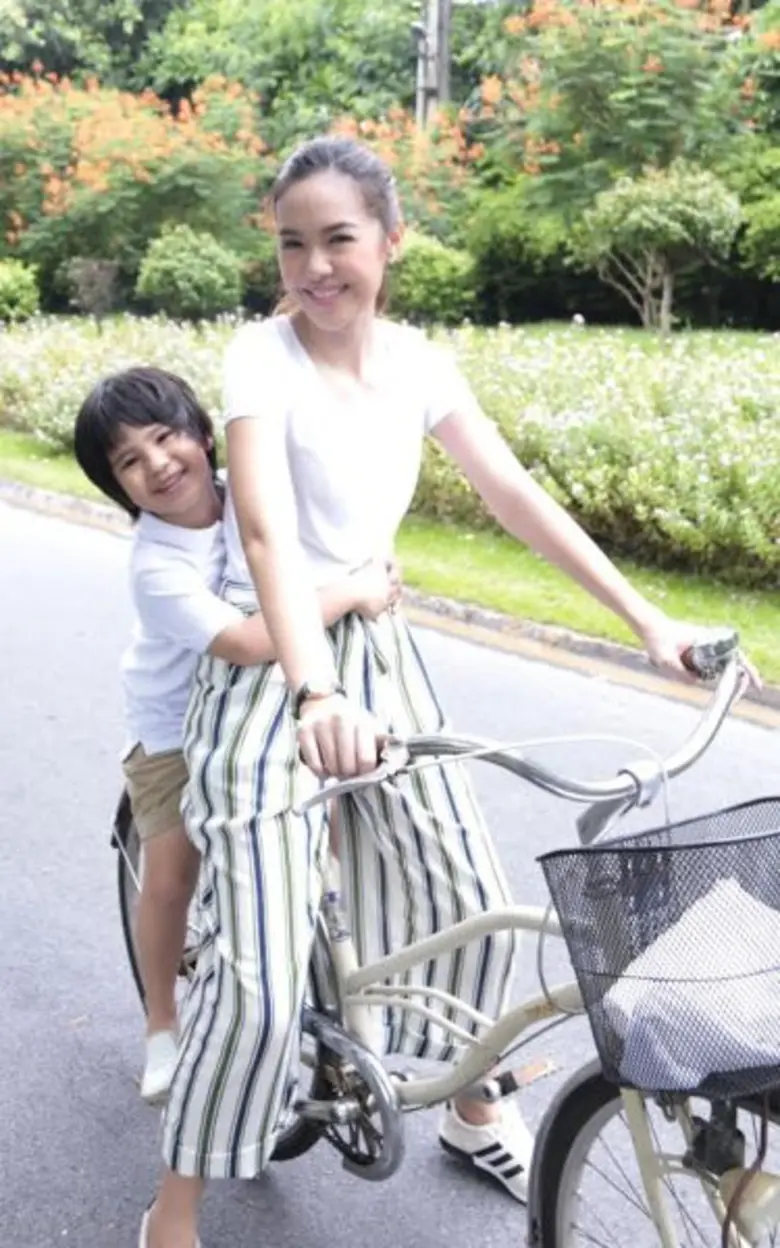 พลิกคาแรคเตอร์จากละครพีเรียดไปอย่างสิ้นเช...