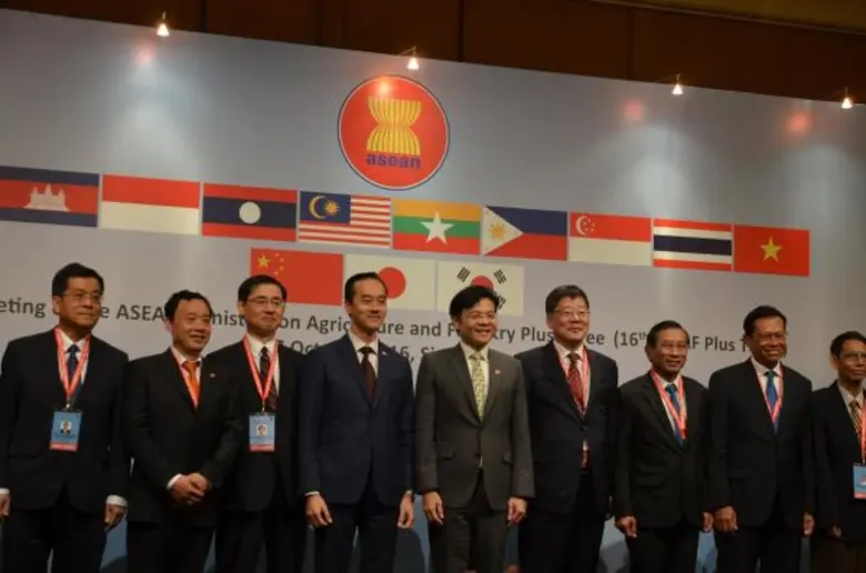 พลเอกฉัตรชัย สาริกัลยะ รัฐมนตรีว่าการกระท...