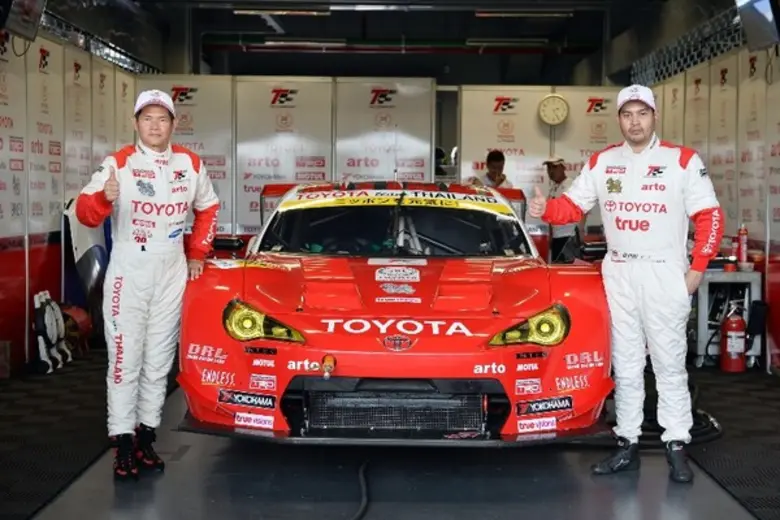 “ณัฐวุฒิ-ปิติ” ผนึกกำลังประกาศศักดิ์ศรีนักแข่งไทย ในศึก SUPER GT 2016 สนามบุรีรัมย์