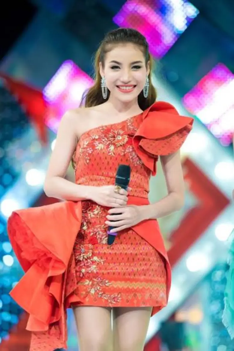 เป็นเรื่องราวให้นักร้องหมอลำเสียงสวรรค์ น...