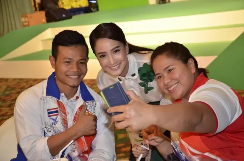 ขนกำลังใจมามอบให้เหล่าฮีโร่อย่างล้นหลาม! ...