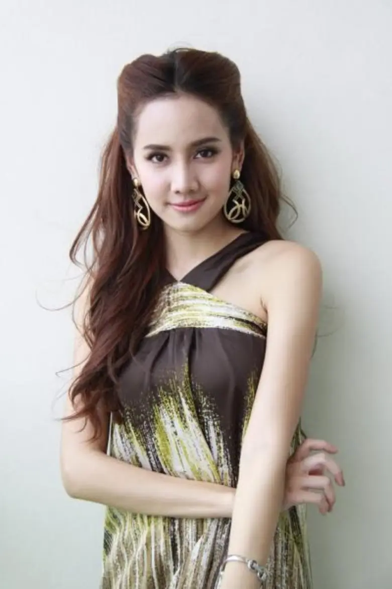 ก้าวสู่การเป็นนักแสดงแบบเต็มตัวแล้ว สำหรับสาวสวยรวย...