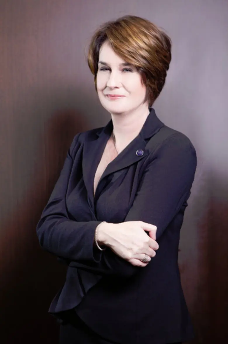 คุณเรจินา วิลสัน ผู้จัดการโรงแรมรอยัล ออค...