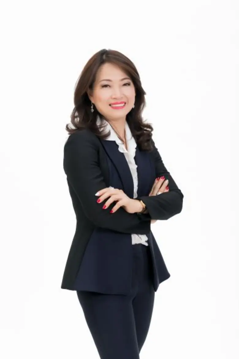 นพ. สมยศ อนันตประยูร ประธานกรรมการ บริษัท...