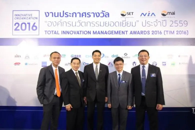 นายปิยะ เตชากูล กรรมการผู้จัดการ บมจ.เอทีพี30 ศ.ดร....