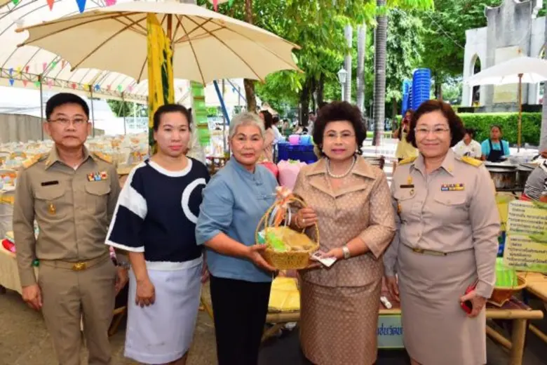 วันที่ 10 ตุลาคม 2559 เวลา 09.30 น. ดร.ฉว...