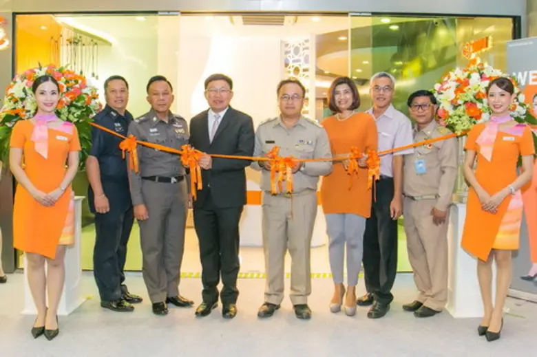 ดรุณ แสงฉาย (กลาง) รองปลัดกระทรวงคมนาคมแล...