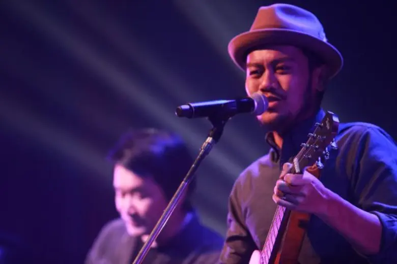 ทรู พรีเซ้นท์ โอม ชาตรี ไลฟ์ 2016 เรวัต ฟอร์เอฟเวอร์ True Corporation presents Ohm Chatree Live 2016 Rawat Forever