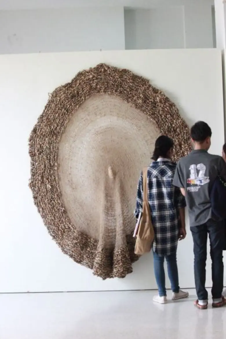 นิทรรศการ “ศิลปกรรมร่วมสมัยของศิลปินรุ่นเยาว์ ครั้งที่ ๓๓” จินตนาการจากสัญชาตญาณทางความคิด และความเป็นจริงของสังคมไทย