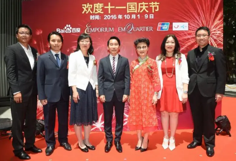 ดิ เอ็มโพเรี่ยม และ ดิ เอ็มควอเทียร์ นำโด...