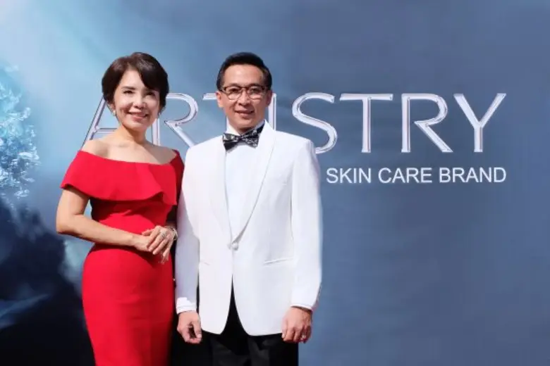 เครื่องสำอางอาร์ทิสทรีจากแอมเวย์ นำโดย นา...