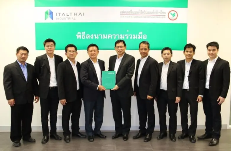 นายพฤกษ์พัฒนรักษ์ (ที่ 4 จากซ้าย) ประธานเ...