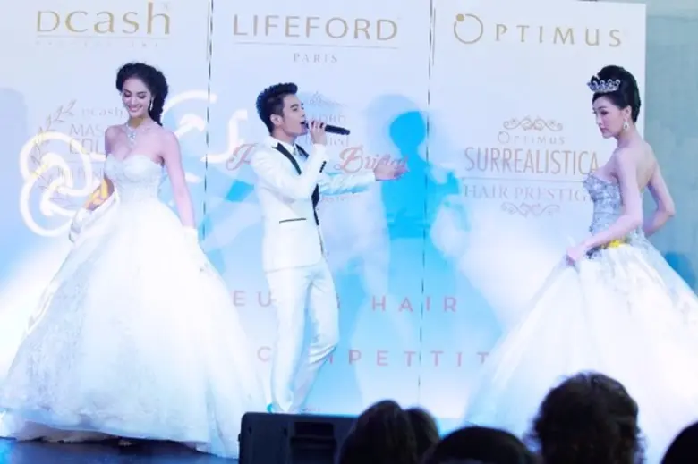 เบนซ์ จิรโรจน์ AF โชว์ในงานแถลงข่าวการประกวดแต่งหน้า-ทำผม-ทำสีผมชิงถ้วยพระราชทาน