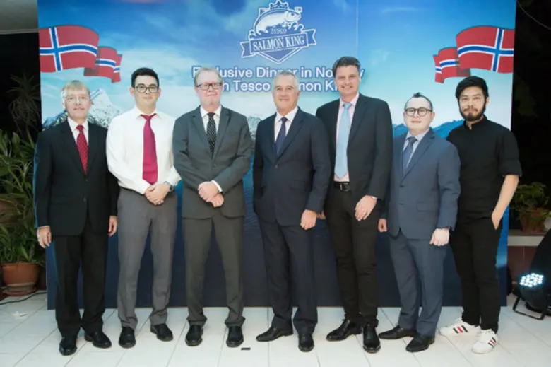 ภาพข่าว: ทูตนอร์เวย์ให้เกียรติเปิดที่พำนัก จัดดินเนอร์หรู ร่วมกับเทสโก้ โลตัสแนะนำเทสโก้ แซลมอนคิง