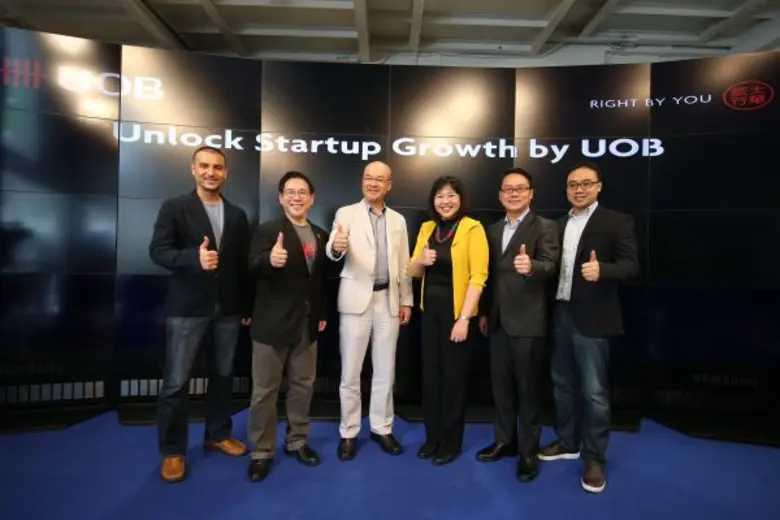 ธนาคารยูโอบี จำกัด (มหาชน) นำโดย นายเจมส์...