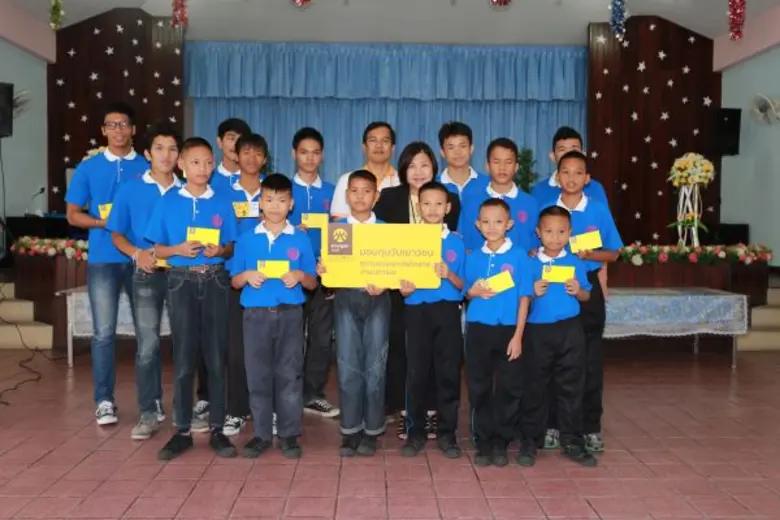 กรุงศรีมอบทุนการศึกษาให้กับเยาวชนในความดู...