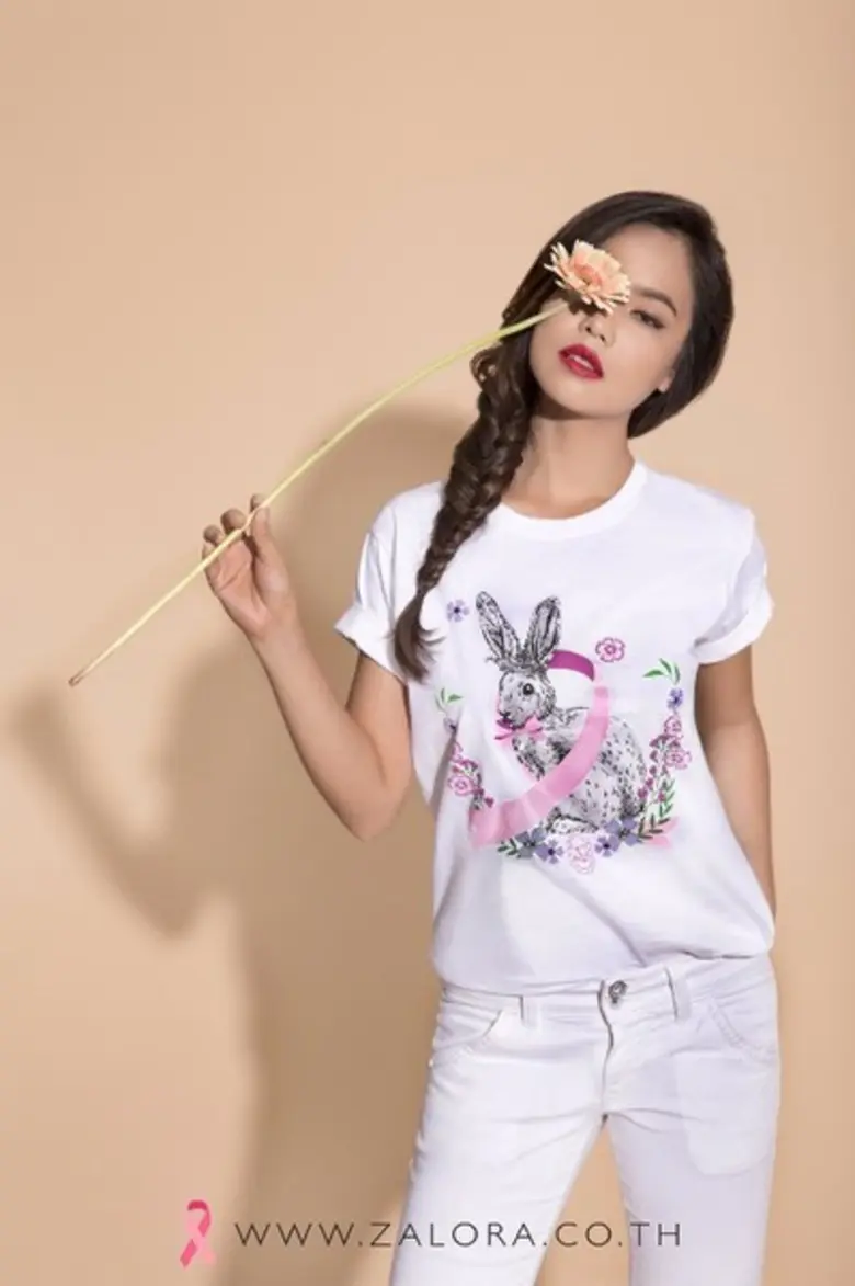 ซาโลร่าร่วมกับศูนย์มะเร็งเต้านมเฉลิมพระเกียรติ จัดทำและจำหน่ายเสื้อยืด Get Pink เพื่อการกุศลช่วยเหลือผู้ป่วยมะเร็งเต้านม