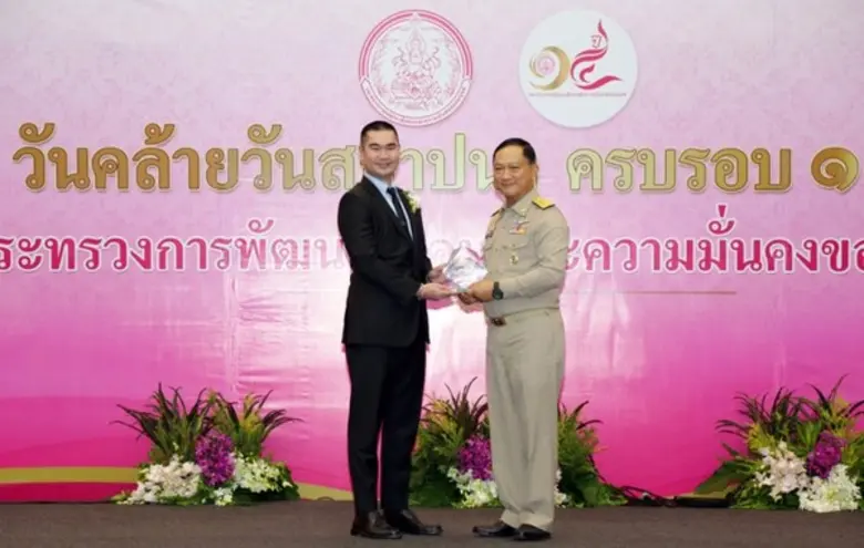 จรัสพงศ์ ล่ำซำ ผู้จัดการอาวุโส บริษัท ล็อ...