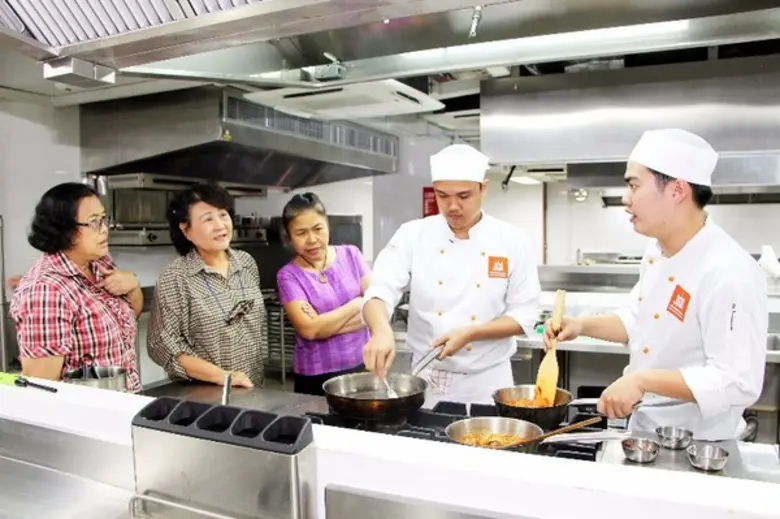 รร. ดุสิตธานีการโรงแรม ต้อนรับครูแนะแนว..ชี้เรียนการโรงแรมรายได้ดี ไม่มีตกงาน