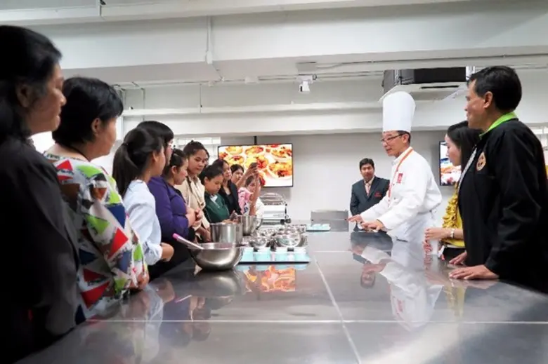 รร. ดุสิตธานีการโรงแรม ต้อนรับครูแนะแนว..ชี้เรียนการโรงแรมรายได้ดี ไม่มีตกงาน