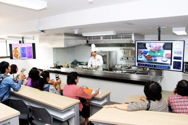 รร. ดุสิตธานีการโรงแรม ต้อนรับครูแนะแนว..ชี้เรียนการโรงแรมรายได้ดี ไม่มีตกงาน