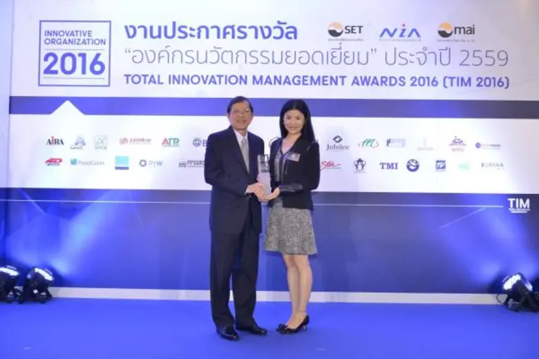 นางสาวสิริรัตน์ อิทธิโรจนกุล (คนขวา) กรรม...