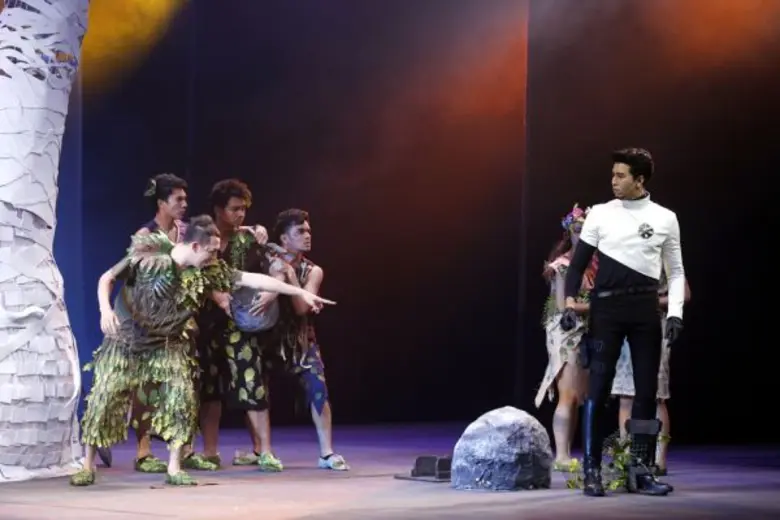 “นิทานหิ่งห้อยฯ” เปิดม่านพร้อมความประทับใจ เสียงปรบมือกระหึ่ม ถูกยกเป็นละครเวทีแห่งปี