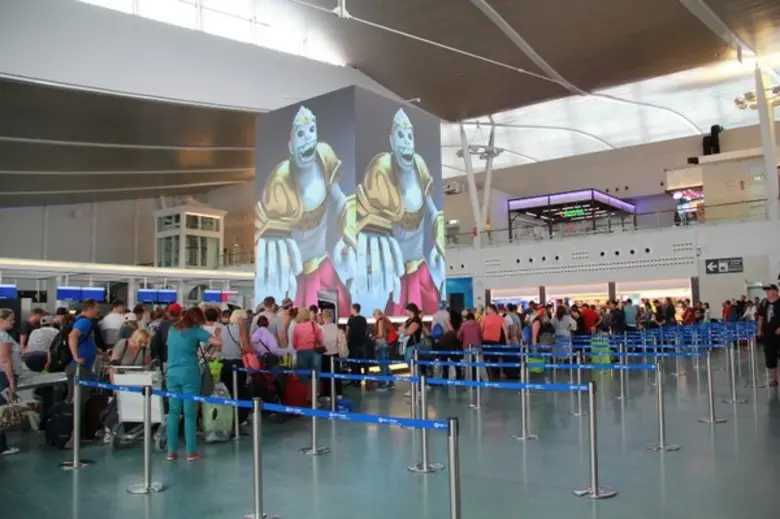 เปิดแล้ว Social Life Tower สื่อ LED Interactive กลางสนามบินภูเก็ต