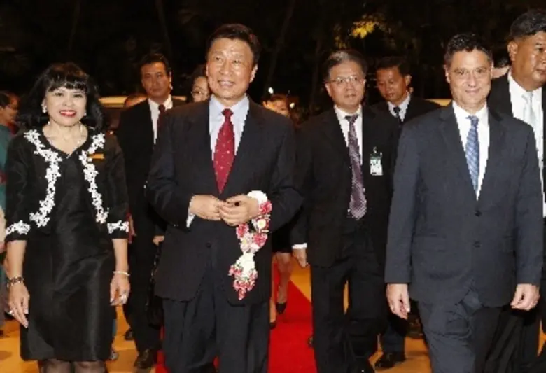 ฯพณฯ มร. หลี่ หยวน เฉา (ที่ 2 จากซ้าย) รองประธานาธิ...