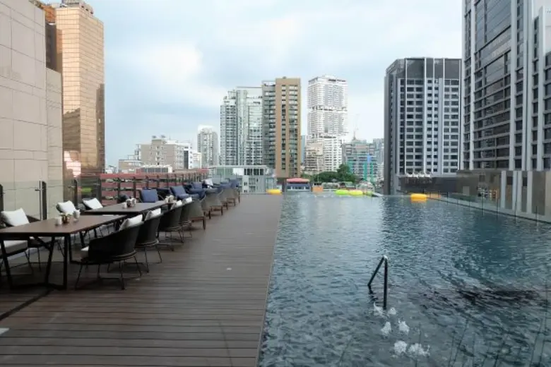 ต้อนรับเทศกาลความสุขส่งท้ายปี  กับแพ็กเกจงานปาร์ตี้ พร้อมดื่มด่ำวิวแสงสียามราตรีกลางสุขุมวิท