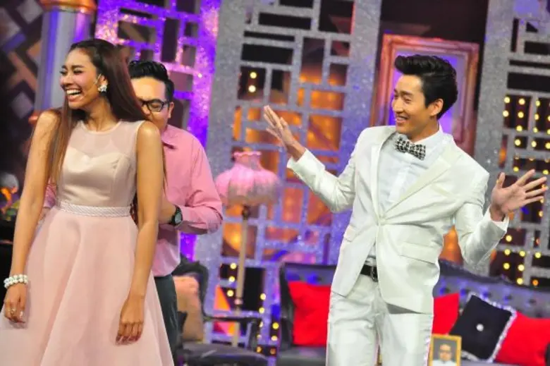 ทีวีไกด์: รายการ “4โพดำ การละคร” “4โพดำ” เจอศึกหนัก!! “ไนกี้” ขนมุขมาท้าสู้