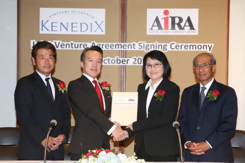 คุณนลินี งามเศรษฐมาศ (กลางขวา) ประธานเจ้า...