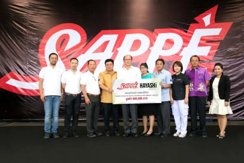 นายอนันท์ รักอริยะพงศ์ (ที่ 3 จากซ้าย) ปร...