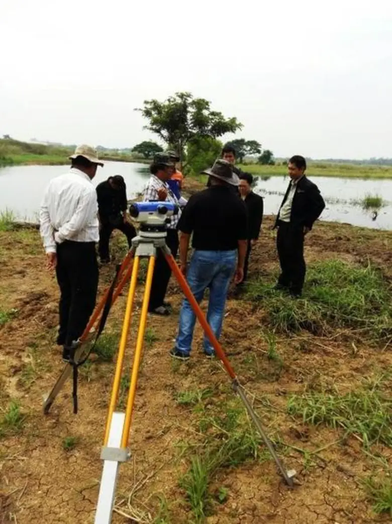 ผู้อำนวยการศูนย์ ปภ.เขต 1 ปทุมธานี ลงพื้นที่ตรวจติดตามโครงการขุดลอกคลองลาดปลาเค้า