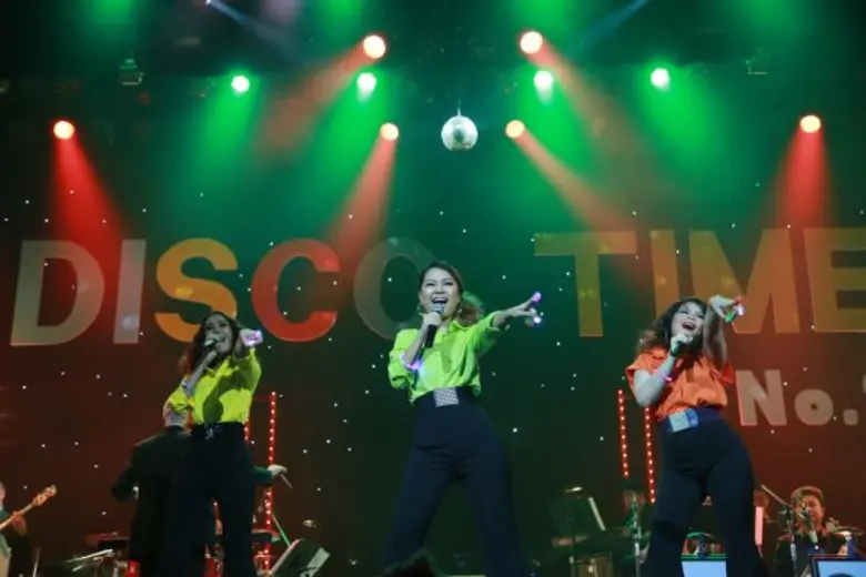 รายงานบันเทิง แฟนเพลงขาแดนซ์มาเพียบ!!!!!  คอนเสิร์ต “Disco Time No.2”