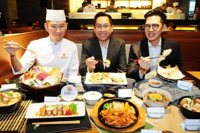 ร้านอาหารญี่ปุ่นเซ็น เปิดบ้านชวนคนดังเข้าครัวปรุง “ข้าวหน้าปลาแซลมอน 3 สไตล์”