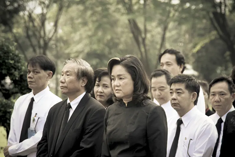 นางสาวดาวน้อย สุทธินิภาพันธ์ ผู้อำนวยการย...