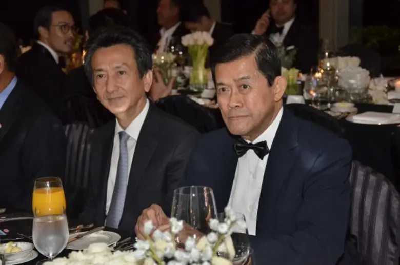 เซเลบฯ-นักธุรกิจระดับประเทศ ตบเท้าร่วมดินเนอร์เอ็กซ์คลูซีฟ  “เจนเทิลแมน ไนท์ 2016” ที่สุดแห่งการอัพเดทไลฟ์สไตล์สุภาพบุรุษเมืองไทย