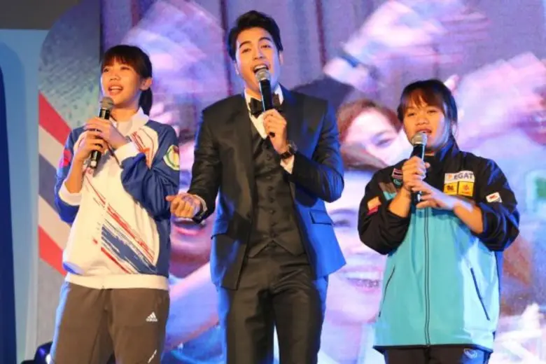 'กรีน-บิ๊กเอ็ม-แม็ค-พลอย’ แท็กทีมมอบความสุขแก่เหล่านักกีฬาทีมชาติไทย ในงาน '7 สี มอบกำลังใจ ฮีโร่โอลิมปิก - พาราลิมปิก 2016’