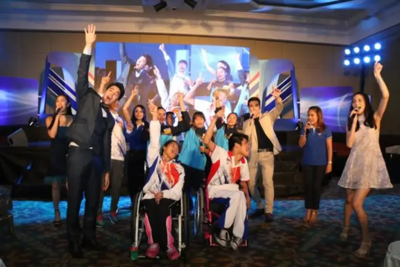 'กรีน-บิ๊กเอ็ม-แม็ค-พลอย’ แท็กทีมมอบความสุขแก่เหล่านักกีฬาทีมชาติไทย ในงาน '7 สี มอบกำลังใจ ฮีโร่โอลิมปิก - พาราลิมปิก 2016’